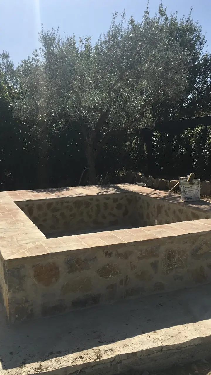 Costruzione piscine su misura a Todi, Umbria - Giovanni Bibaj Renovations (1)