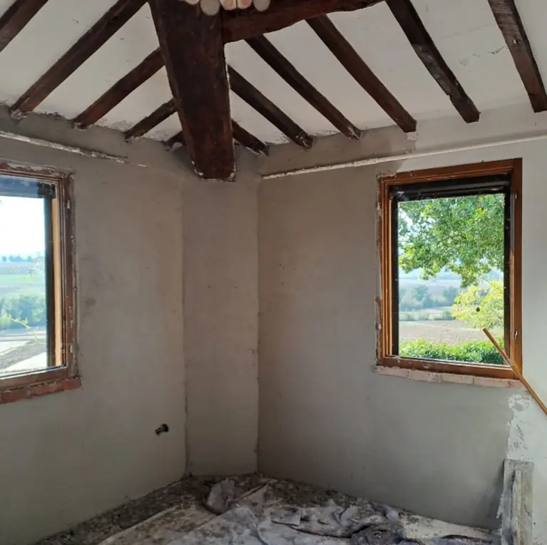 Interior wall crack repair and consolidation in Villanova, Marsciano (PG) - Giovanni Bibaj Renovations (12)