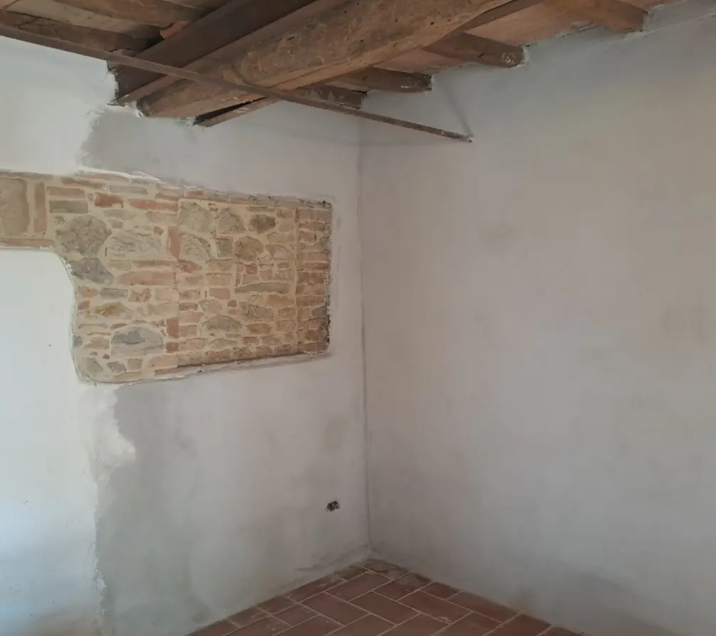 Interior wall crack repair and consolidation in Villanova, Marsciano (PG) - Giovanni Bibaj Renovations (13)